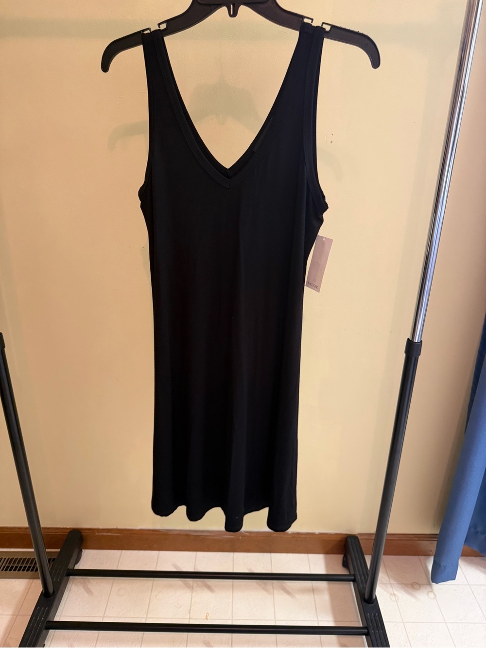 Karen Kane Black V-Neck Sleeveless Shift Dress